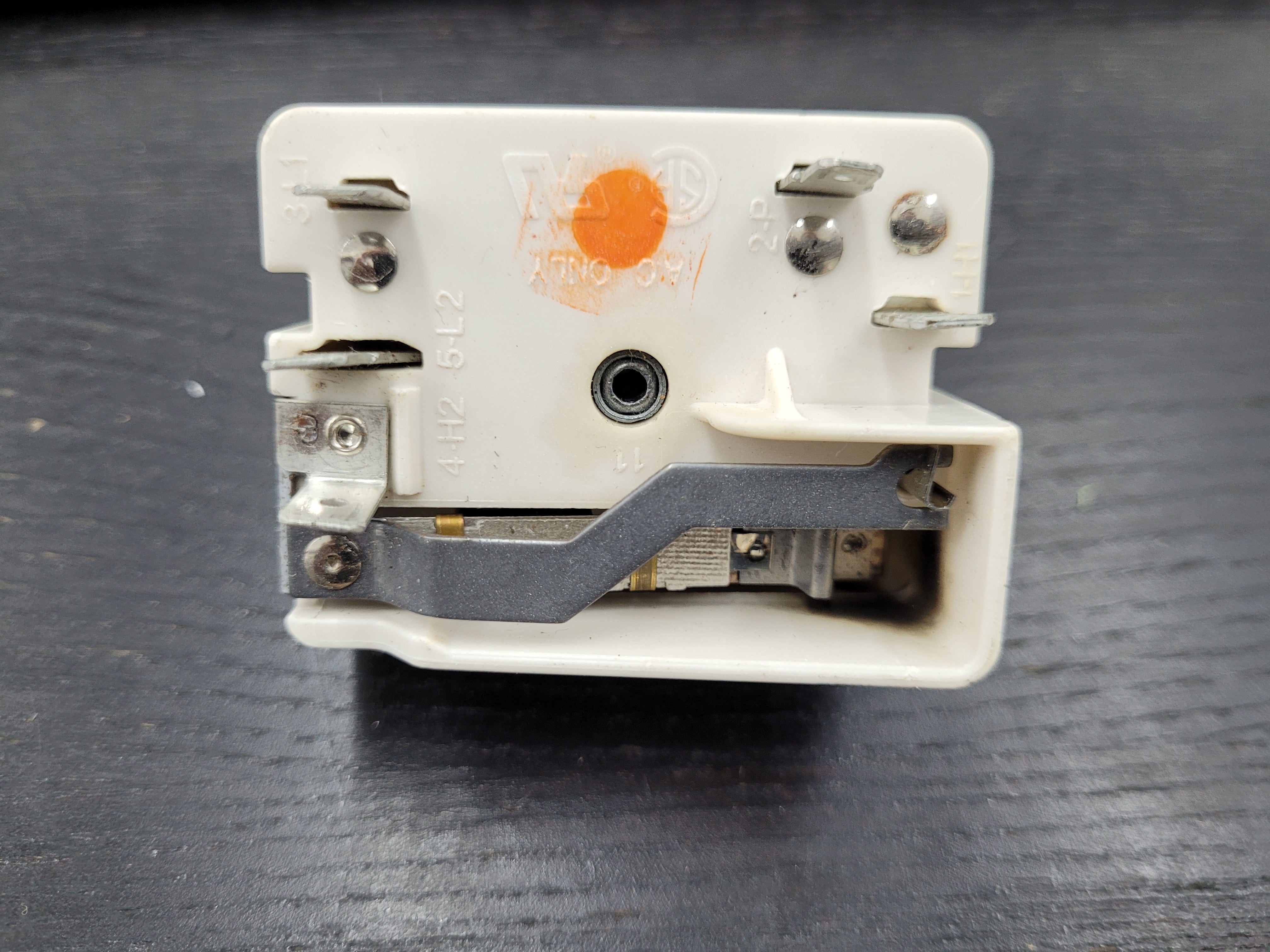 GE Range Surface Element Control Switch, 2,600-watt WB24T10025 GE Range Surface Element Control Switch, 2,600-watt WB24T10025